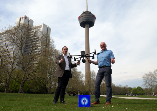 Vereinfachung der gewerblichen Drohnennutzung: Die DFMG Deutsche Funkturm und Droniq gehen Partnerschaft ein und beantragen das deutschlandweit erste LUC-Zertifikat 